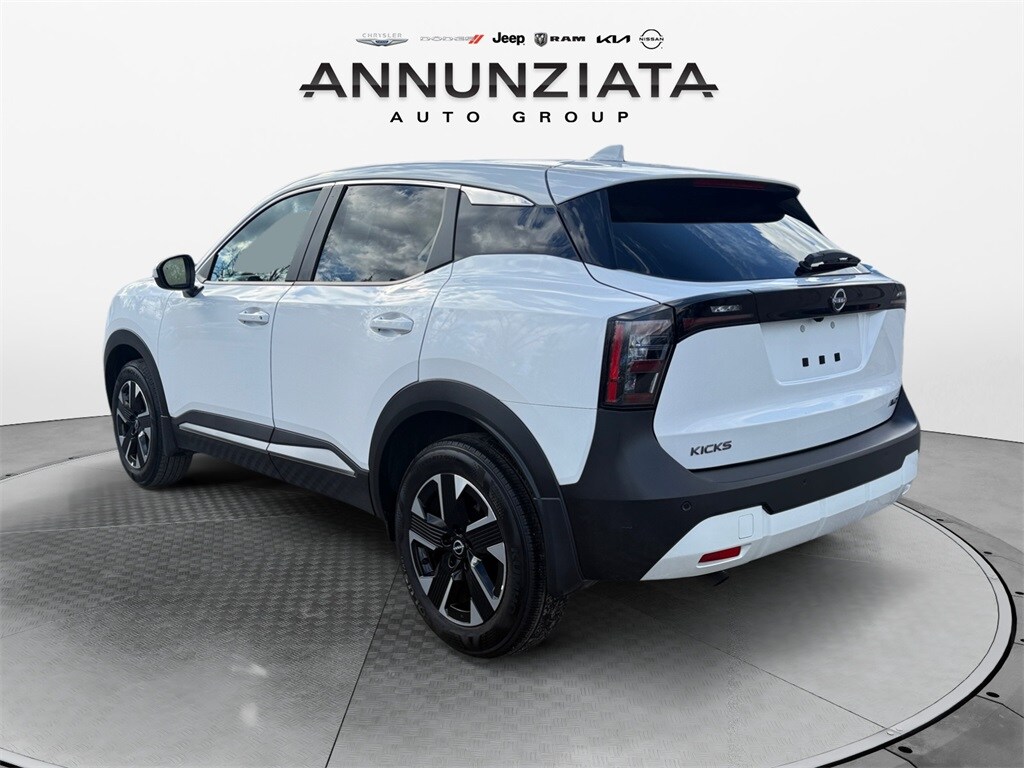 2025 Nissan Kicks SV photo 2