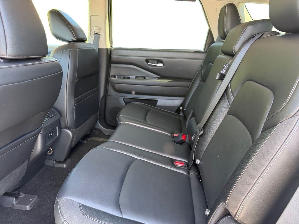 2022 Nissan Pathfinder SL - Photo 14