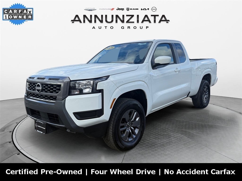 2025 Nissan Frontier SV's photo