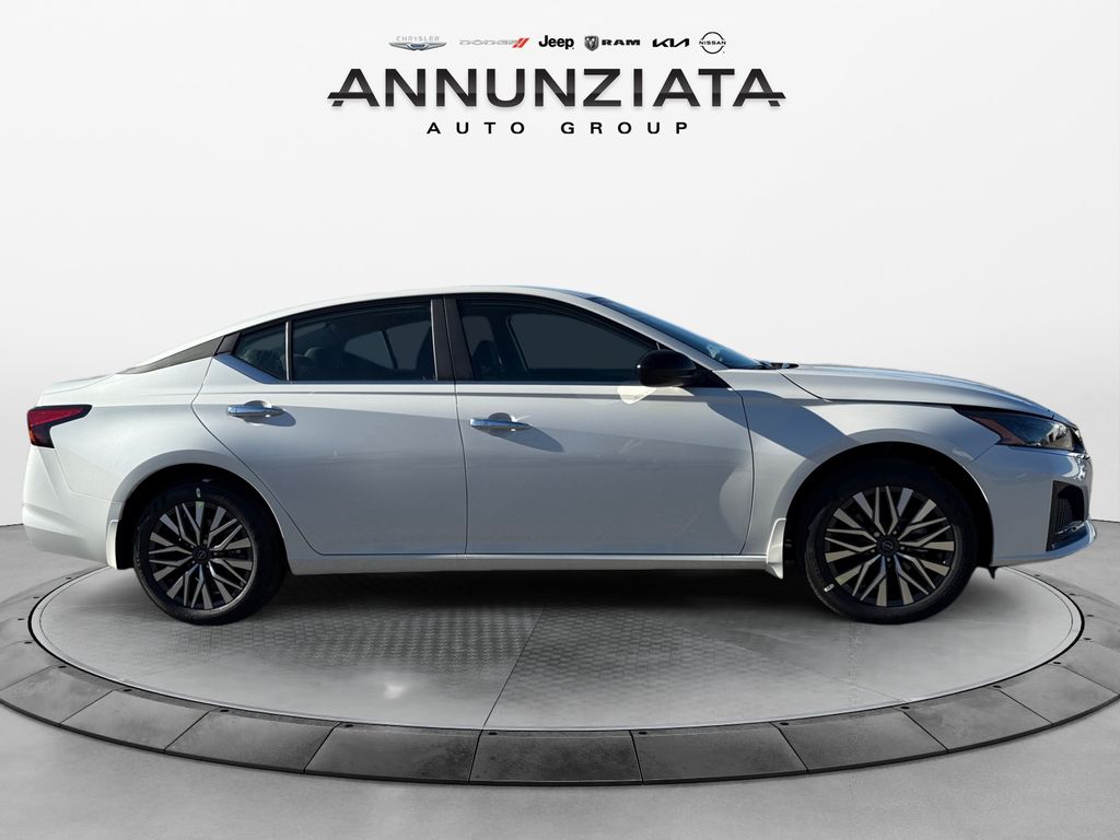 2025 Nissan Altima SV - Photo 6