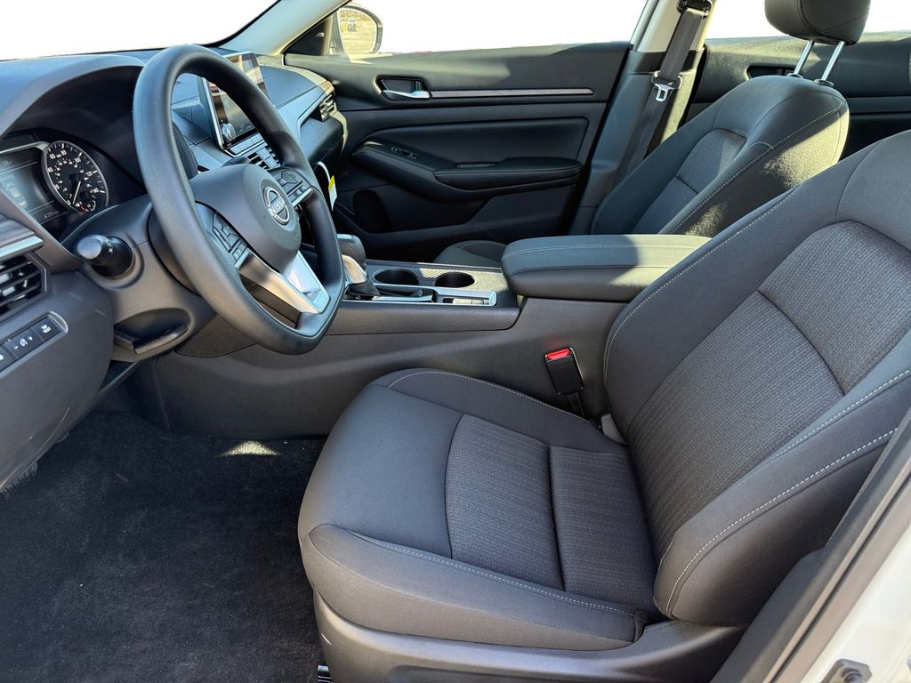 2025 Nissan Altima SV - Photo 9
