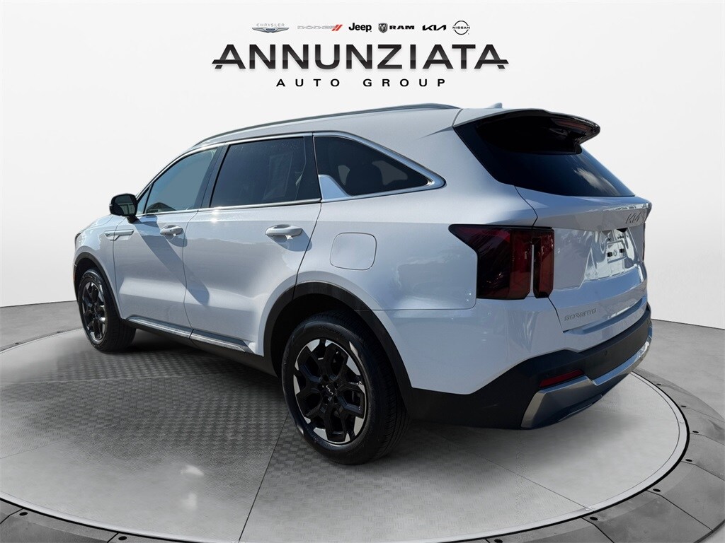 2024 Kia Sorento S photo 3