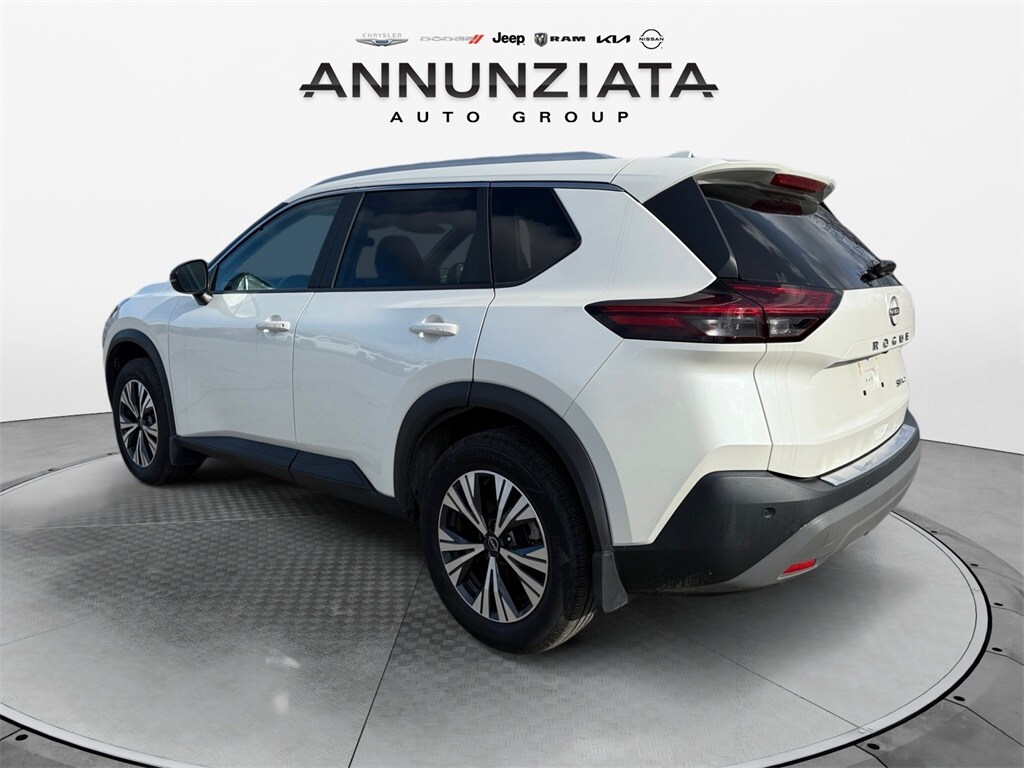 2022 Nissan Rogue SV photo 3