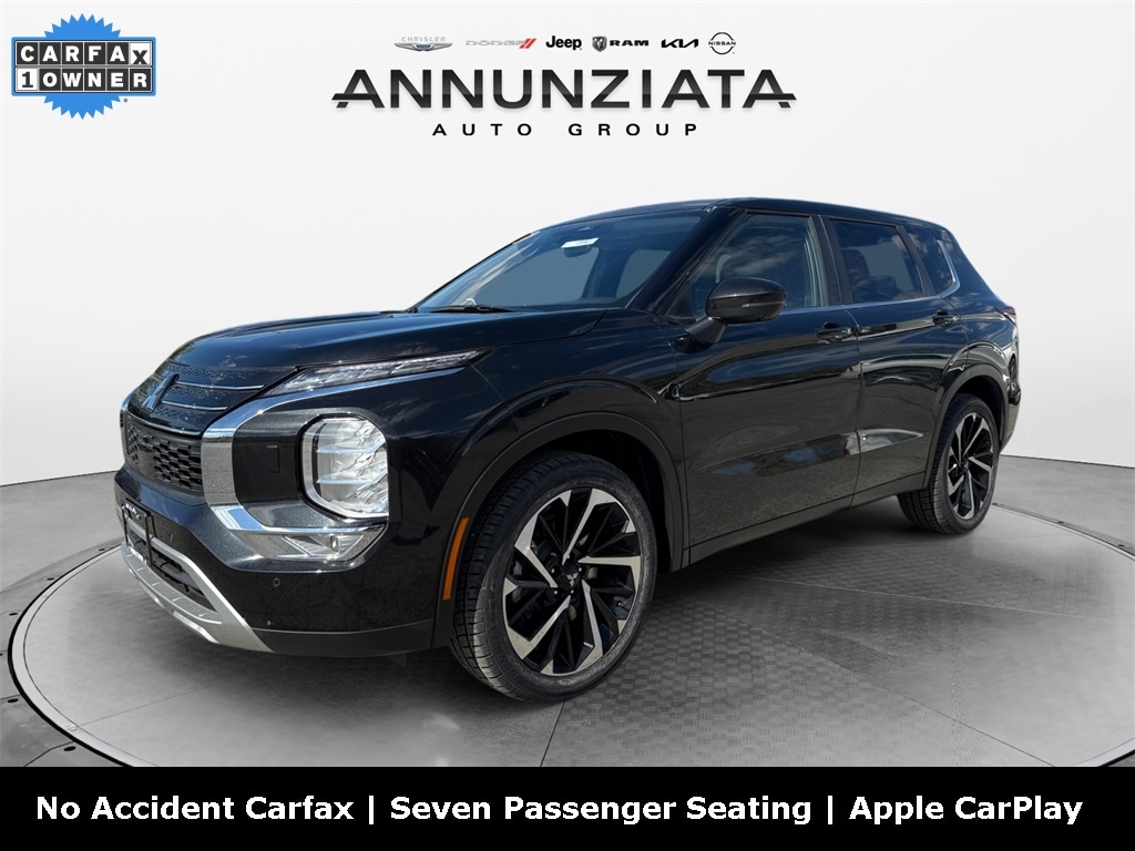 2023 Mitsubishi Outlander SE's photo