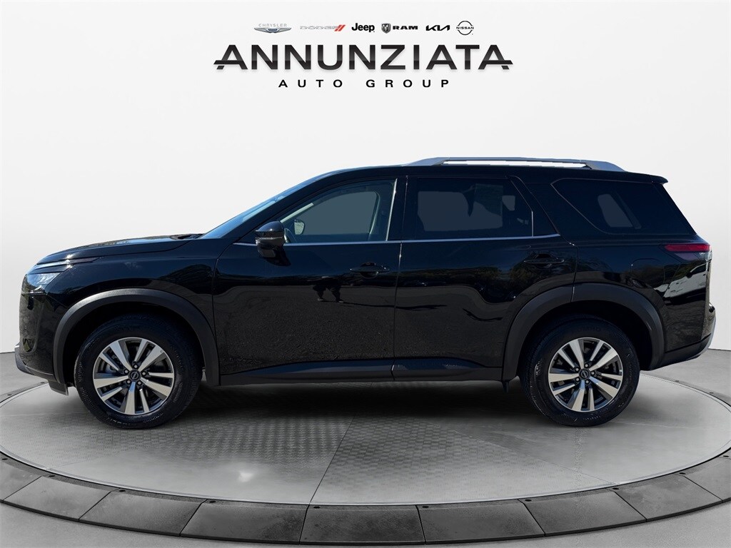 2025 Nissan Pathfinder SL photo 2