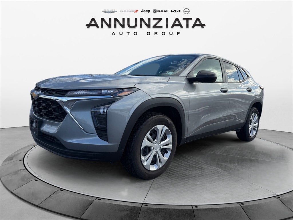 2025 Chevrolet Trax LS's photo