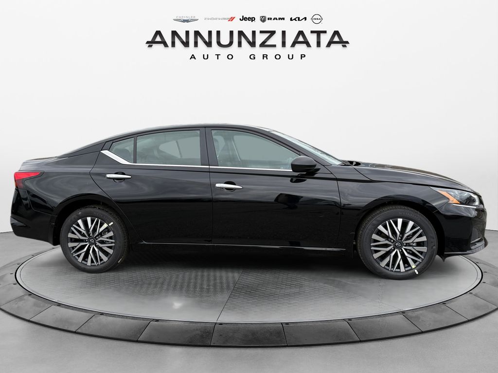 2025 Nissan Altima SV - Photo 6