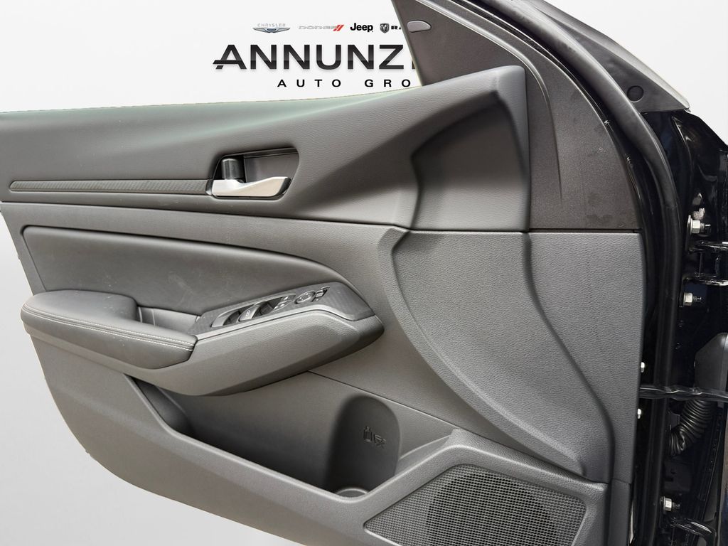 2025 Nissan Altima SV - Photo 28