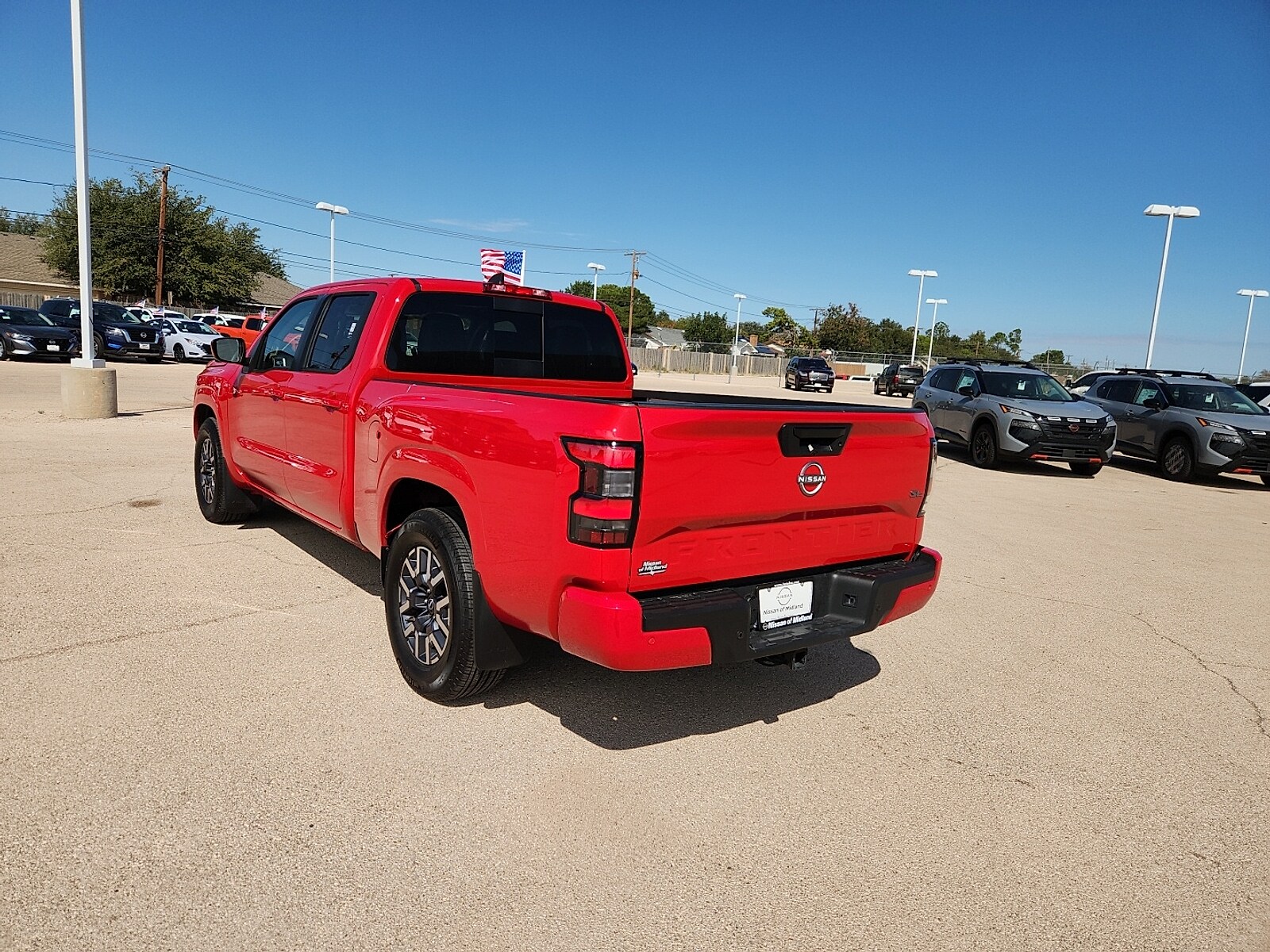 2025 Nissan Frontier SL Crew Cab photo 2