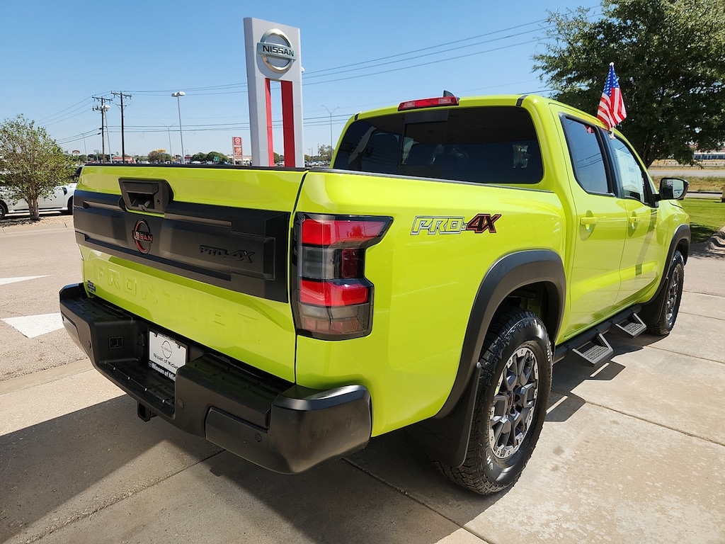 New 2026 Nissan Frontier PRO-4X 4x4 Crew Cab 5 ft. box 126 in. WB