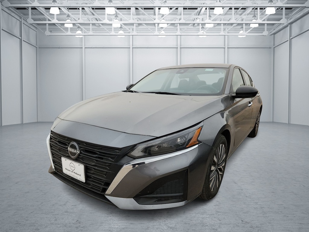 Used 2024 Nissan Altima 2.5 SV