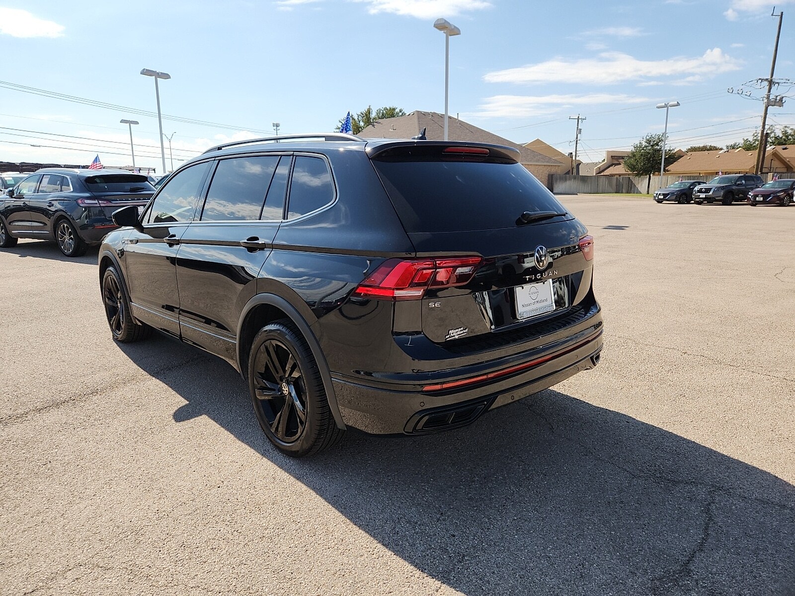 2024 Volkswagen Tiguan SE R-Line Black photo 3