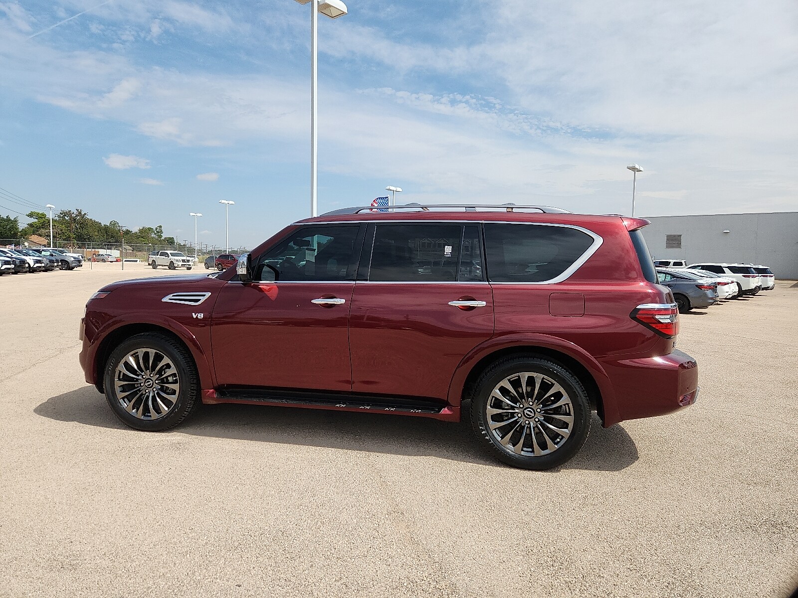 2022 Nissan Armada Platinum photo 2