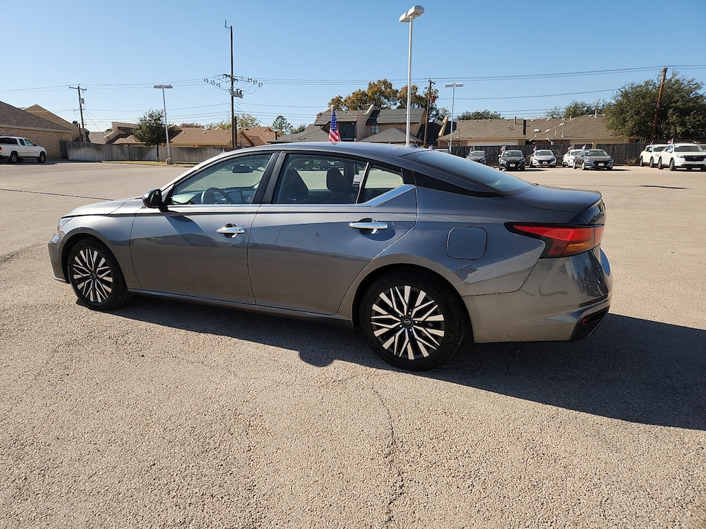 Used 2024 Nissan Altima 2.5 SV