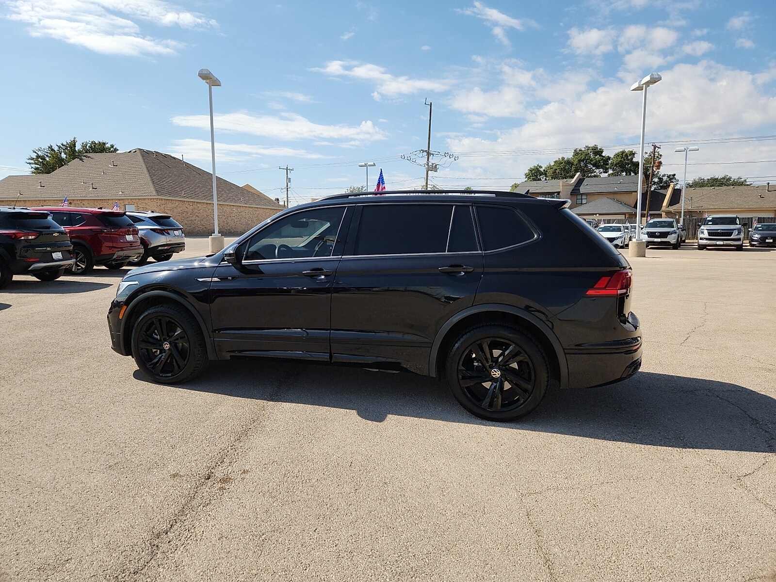 2024 Volkswagen Tiguan SE R-Line Black photo 2