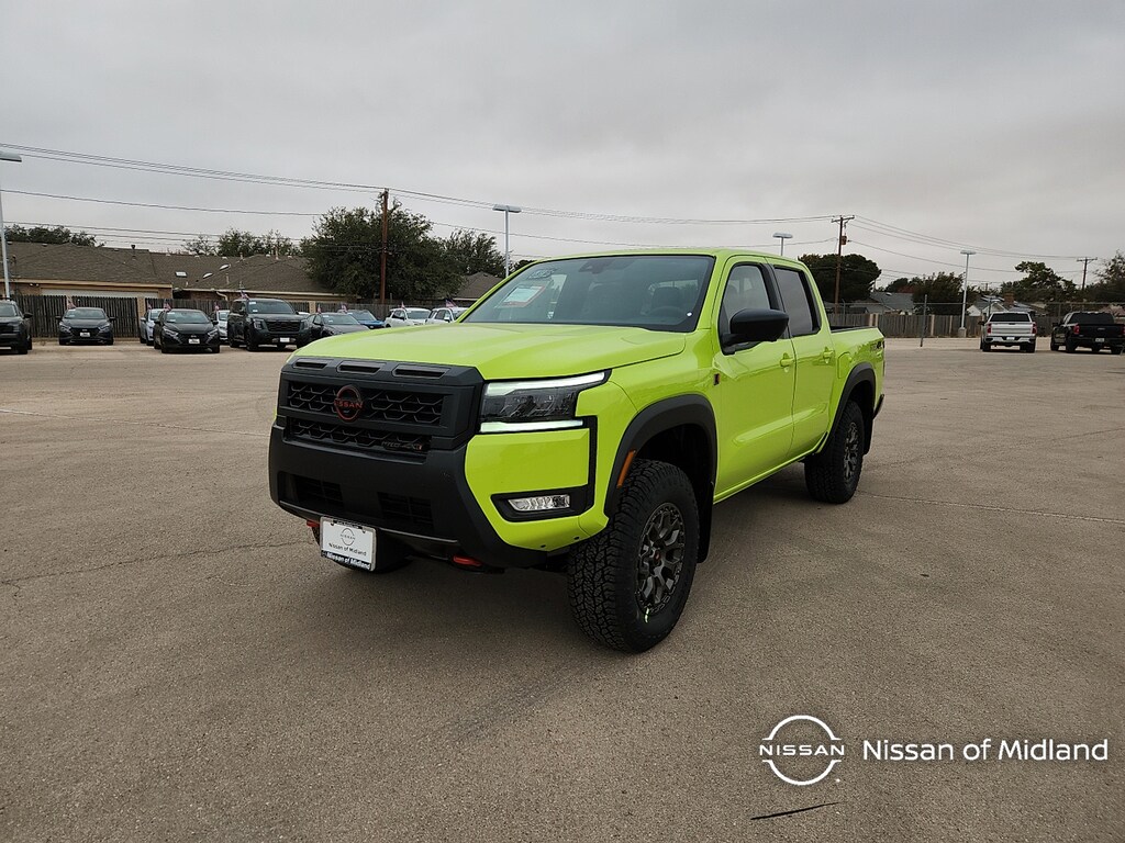 New 2026 Nissan Frontier PRO-4X w/R Package 4x4 Crew Cab 5 ft. box 126 in.