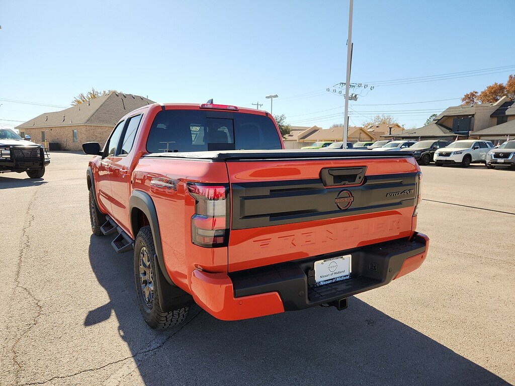 New 2026 Nissan Frontier PRO-4X w/R Package 4x4 Crew Cab 5 ft. box 126 in.