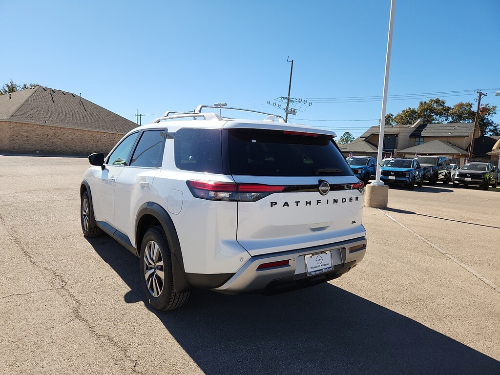 New 2025 Nissan Pathfinder SL Front-Wheel Drive