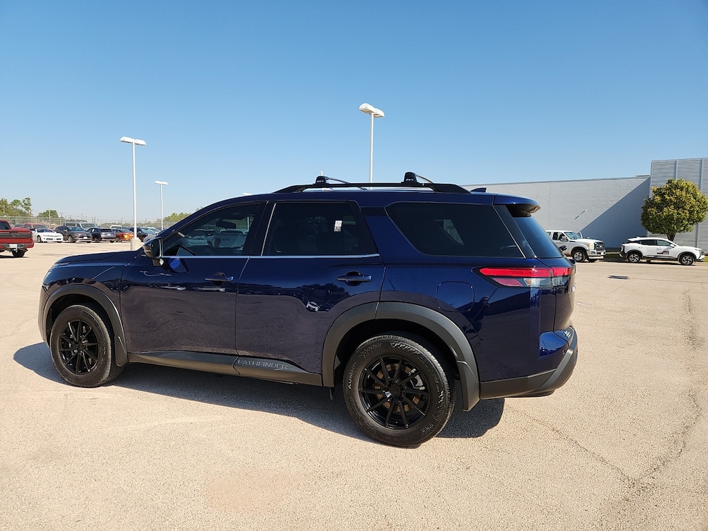 Used 2024 Nissan Pathfinder SV (A9) Front-Wheel Drive
