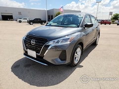 2025 Nissan Kicks Play S Front-Wheel Drive