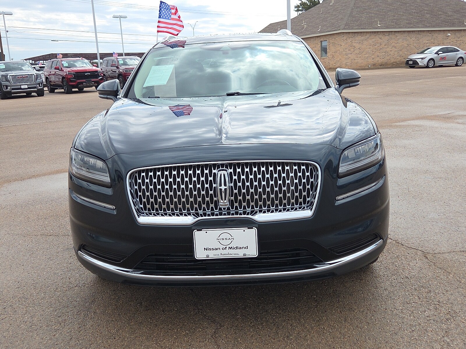 2022 Lincoln Nautilus Reserve photo 2