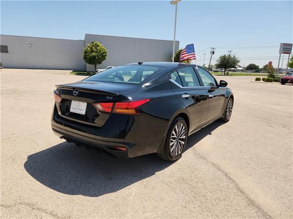 Used 2024 Nissan Altima 2.5 SV Sedan
