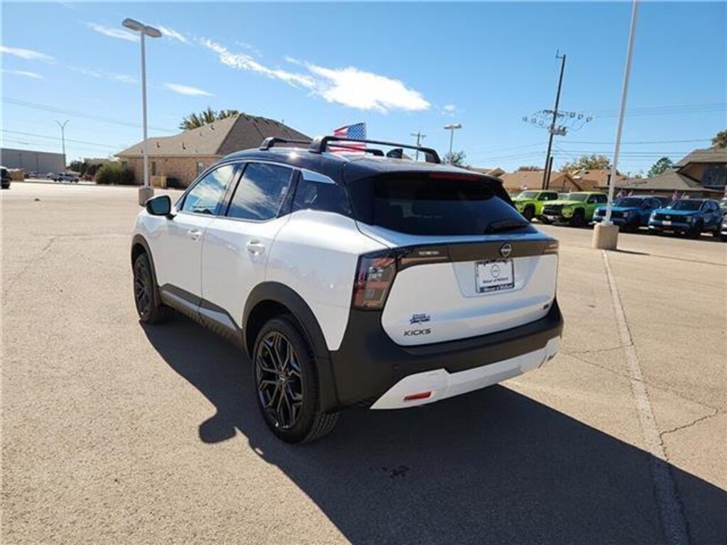 New 2026 Nissan Kicks SR Front-Wheel Drive