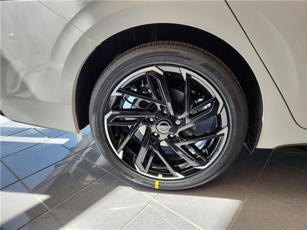 New 2026 Nissan Sentra SR Sedan Sedan