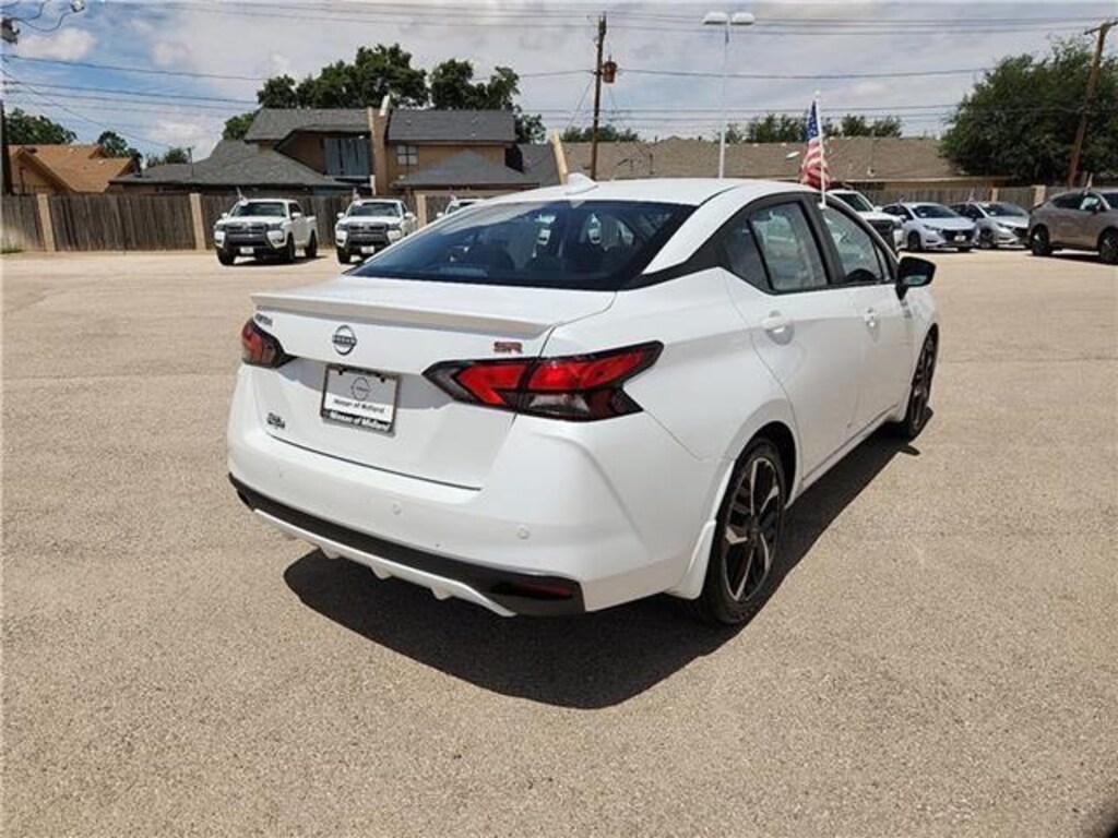 New 2025 Nissan Versa 1.6 SR