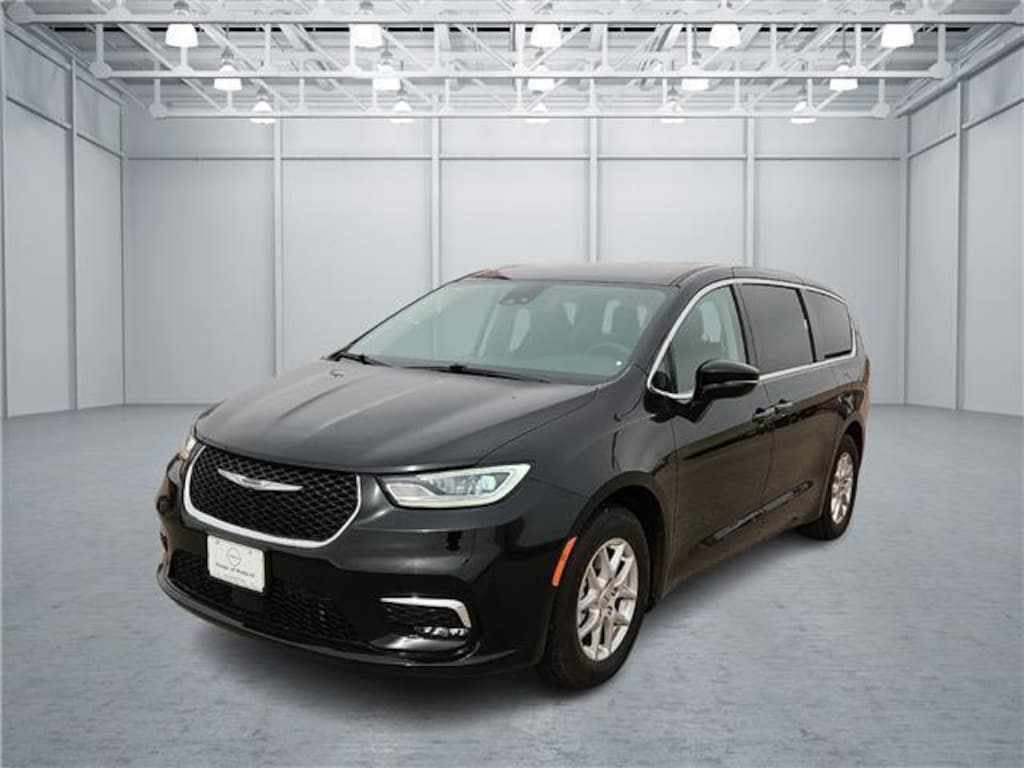 Used 2024 Chrysler Pacifica Touring L Front-Wheel Drive Passenger Van Mini-Van