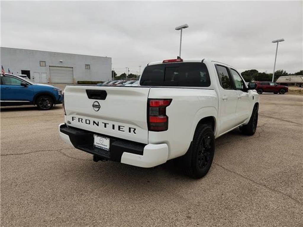 New 2026 Nissan Frontier SV 4x2 Crew Cab 5 ft. box 126 in. WB Crew Cab