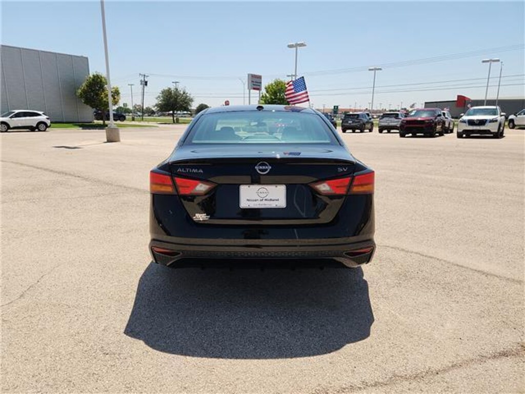 Used 2024 Nissan Altima 2.5 SV Sedan