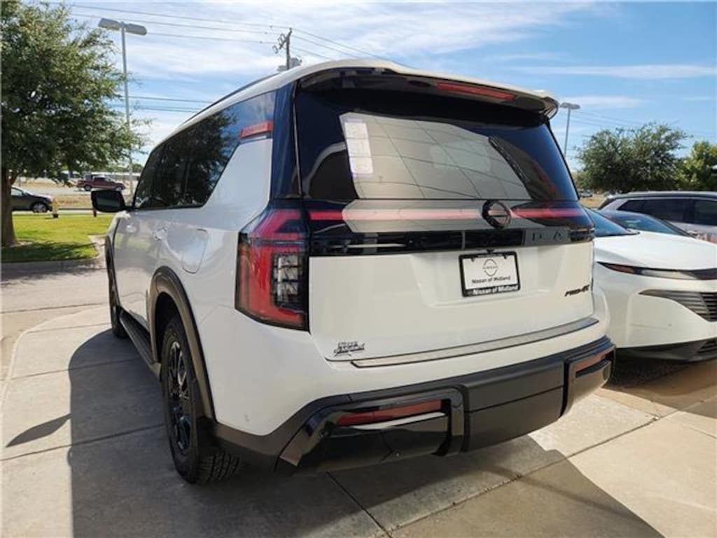New 2026 Nissan Armada PRO-4X (EOP 12-31-2025) 4x4
