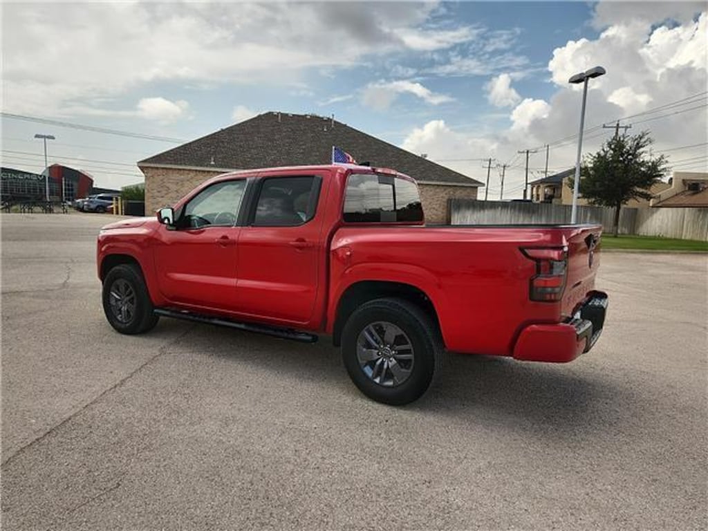 Used 2025 Nissan Frontier SV 4x4 Crew Cab 5 ft. box 126 in. WB Crew Cab