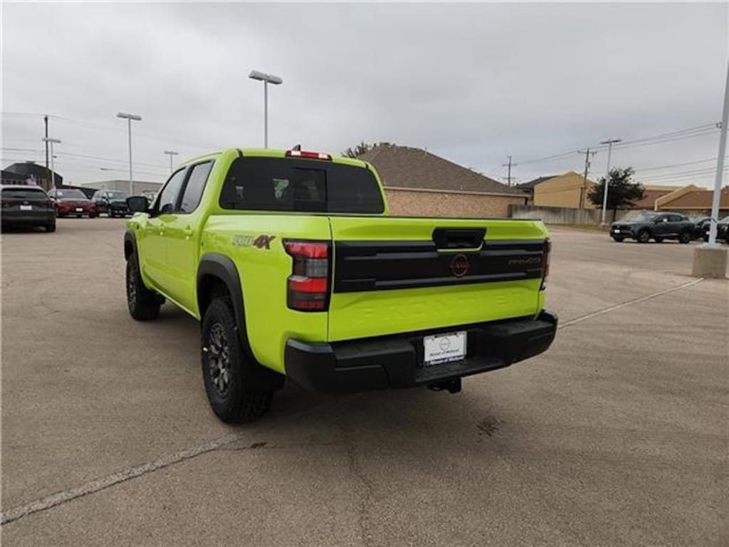 New 2026 Nissan Frontier PRO-4X w/R Package 4x4 Crew Cab 5 ft. box 126 in.