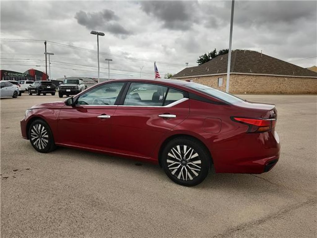 Used 2024 Nissan Altima 2.5 SV Sedan