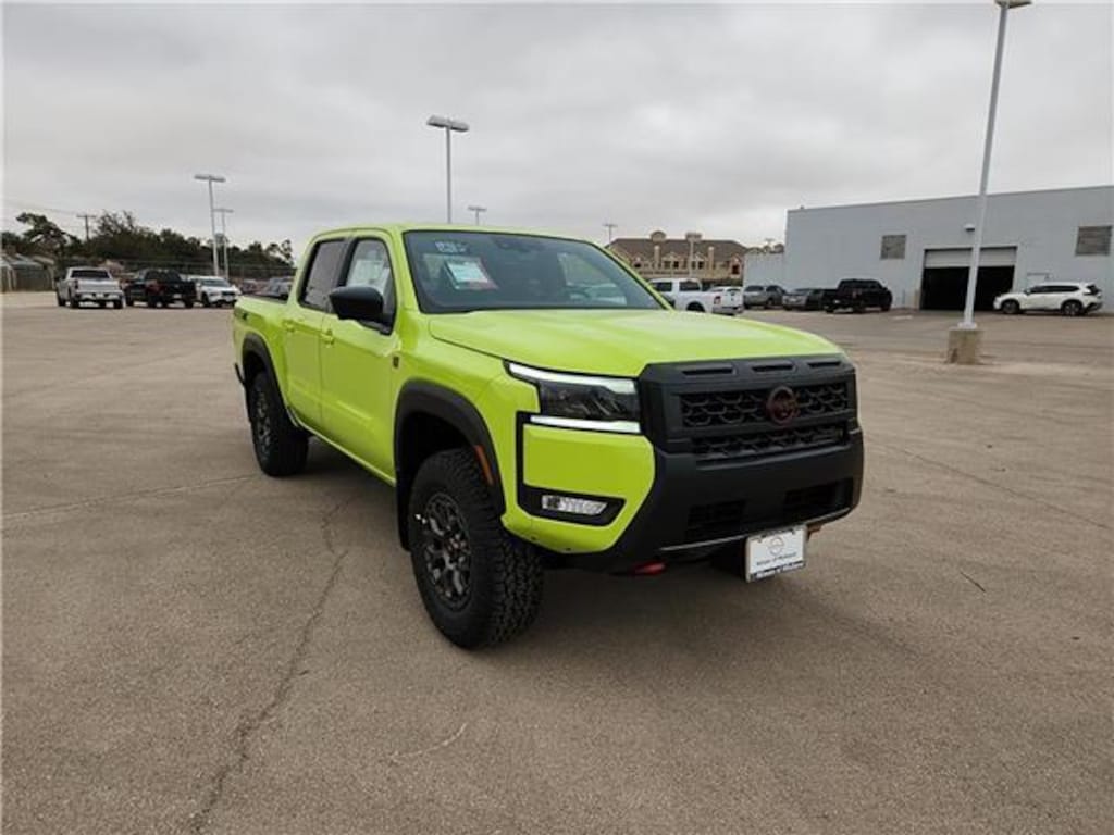 New 2026 Nissan Frontier PRO-4X w/R Package 4x4 Crew Cab 5 ft. box 126 in.