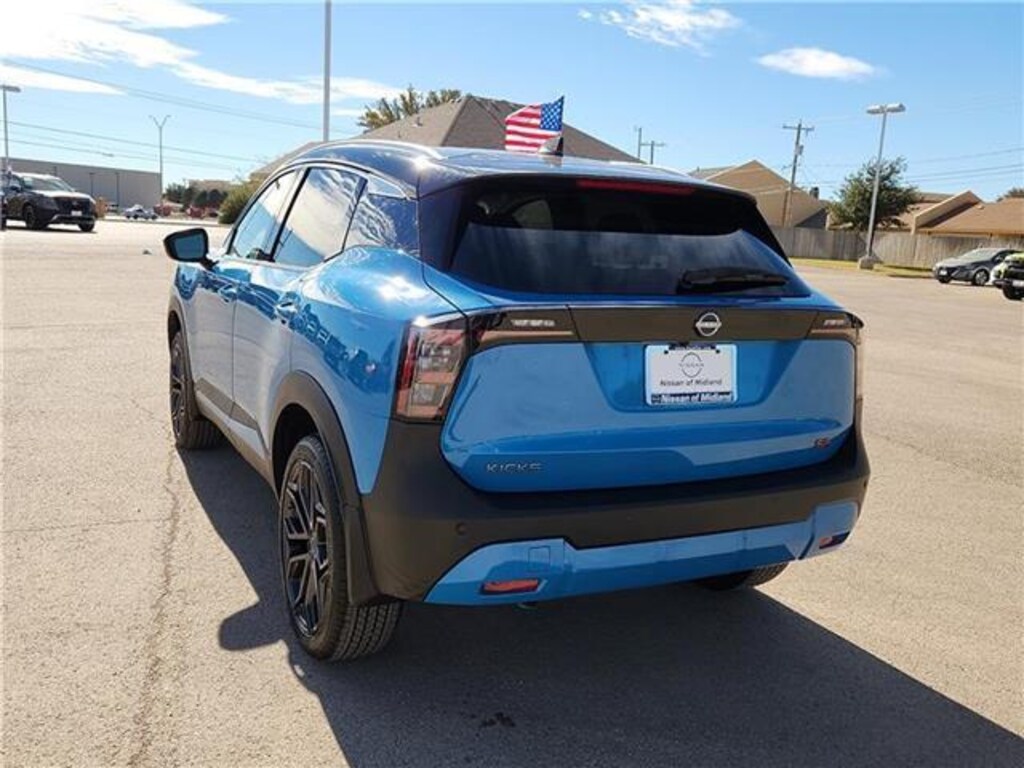 New 2026 Nissan Kicks SR Front-Wheel Drive
