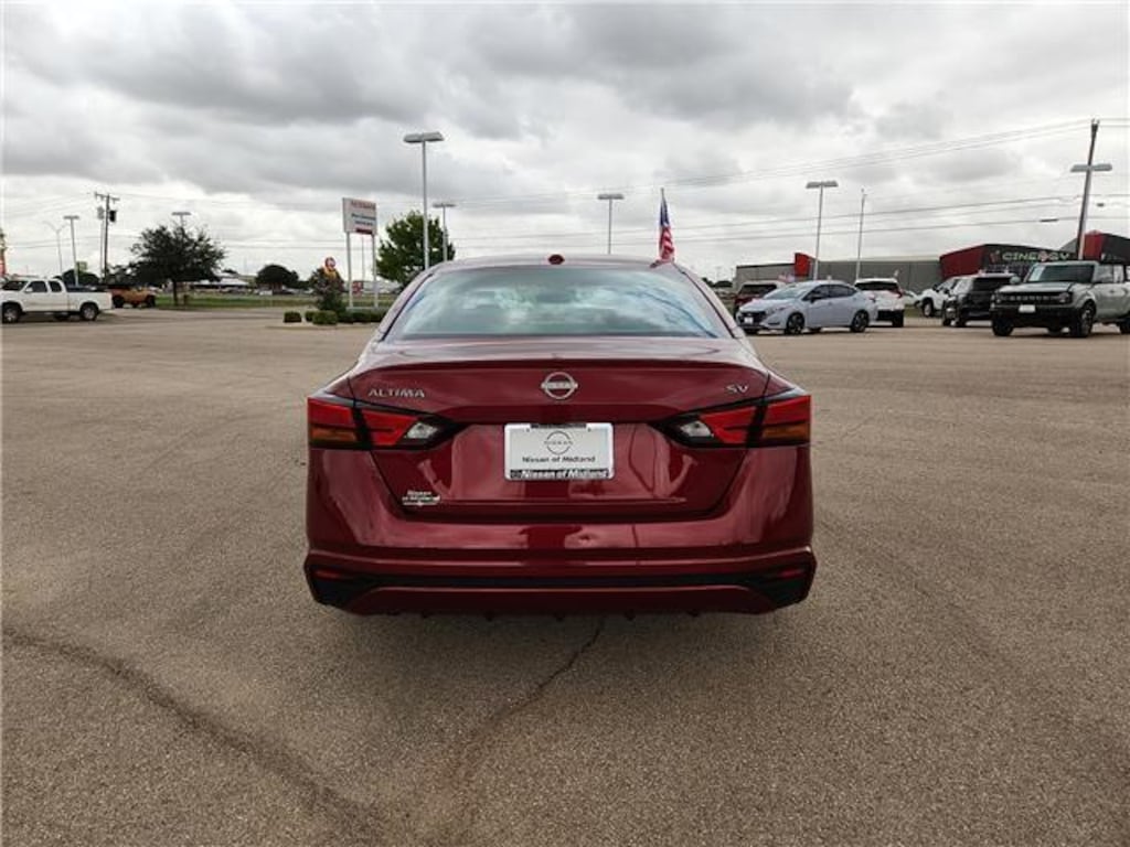 Used 2024 Nissan Altima 2.5 SV Sedan