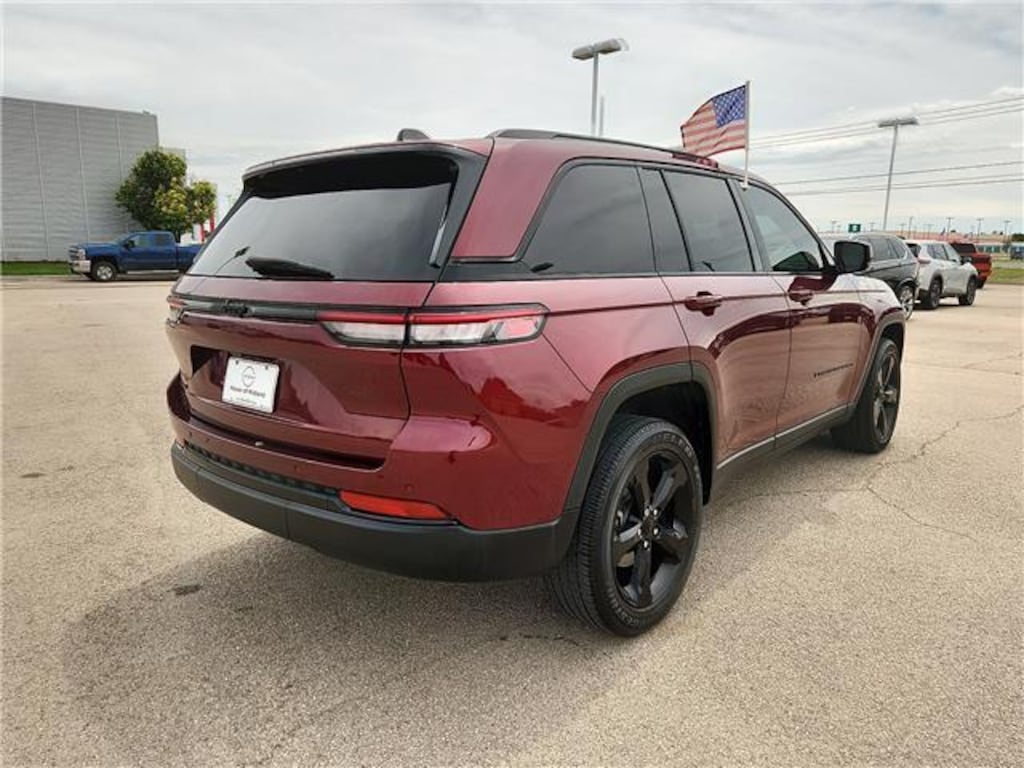 Used 2024 Jeep Grand Cherokee Altitude 4x4 SUV