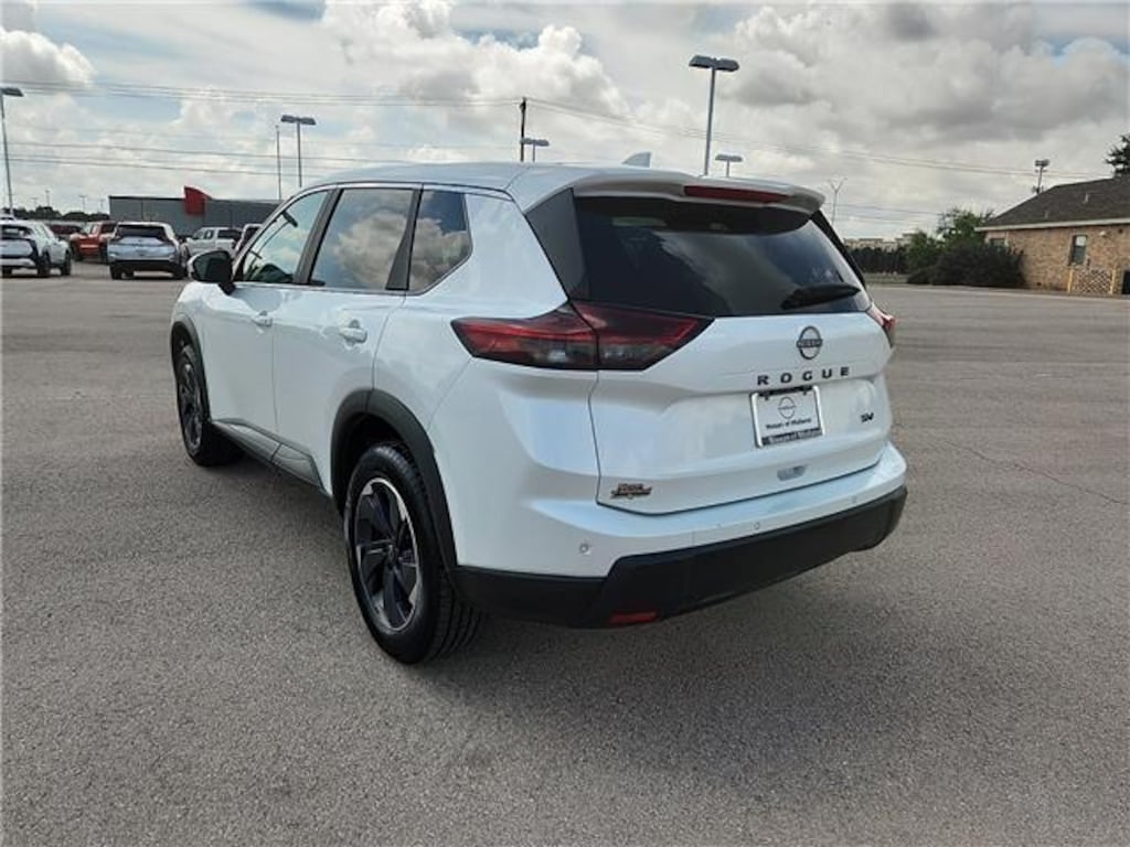 Used 2024 Nissan Rogue SV Crossover