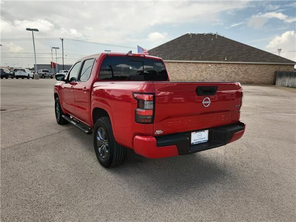 Used 2025 Nissan Frontier SV 4x4 Crew Cab 5 ft. box 126 in. WB Crew Cab