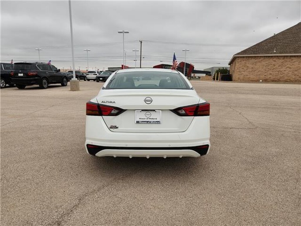 Used 2025 Nissan Altima SV Sedan