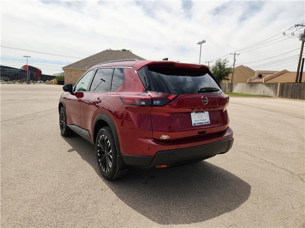 New 2026 Nissan Rogue Dark Armor Front-Wheel Drive 2026.5