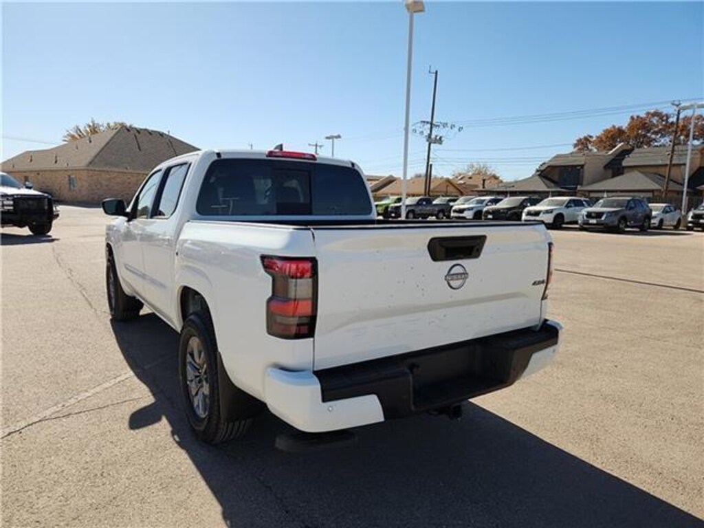 New 2026 Nissan Frontier SV 4x4 Crew Cab 5 ft. box 126 in. WB