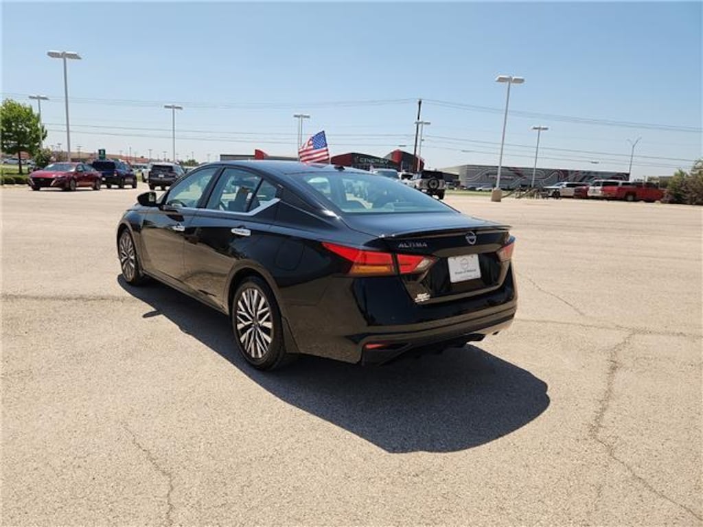 Used 2024 Nissan Altima 2.5 SV Sedan