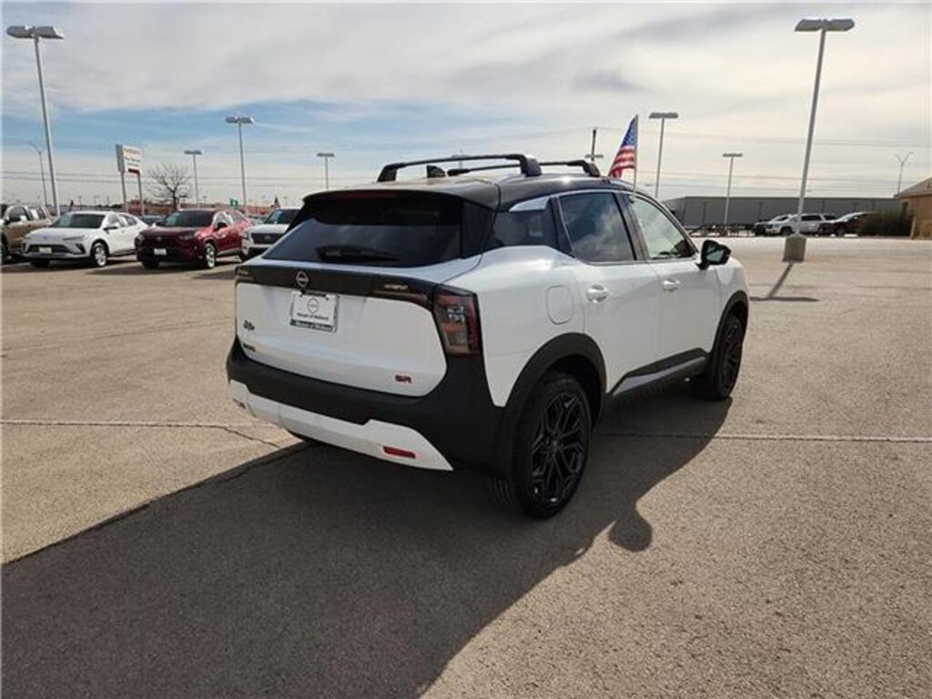 New 2026 Nissan Kicks SR Front-Wheel Drive