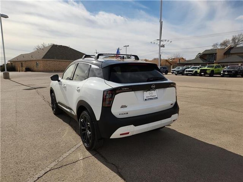 New 2026 Nissan Kicks SR Front-Wheel Drive