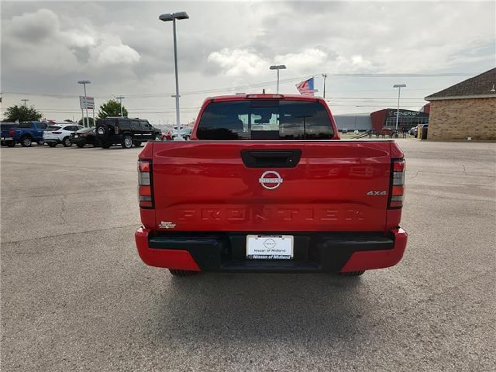 Used 2025 Nissan Frontier SV 4x4 Crew Cab 5 ft. box 126 in. WB Crew Cab