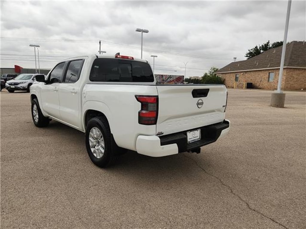 Used 2024 Nissan Frontier SV (A9) 4x2 Crew Cab 5 ft. box 126 in. WB Crew Cab